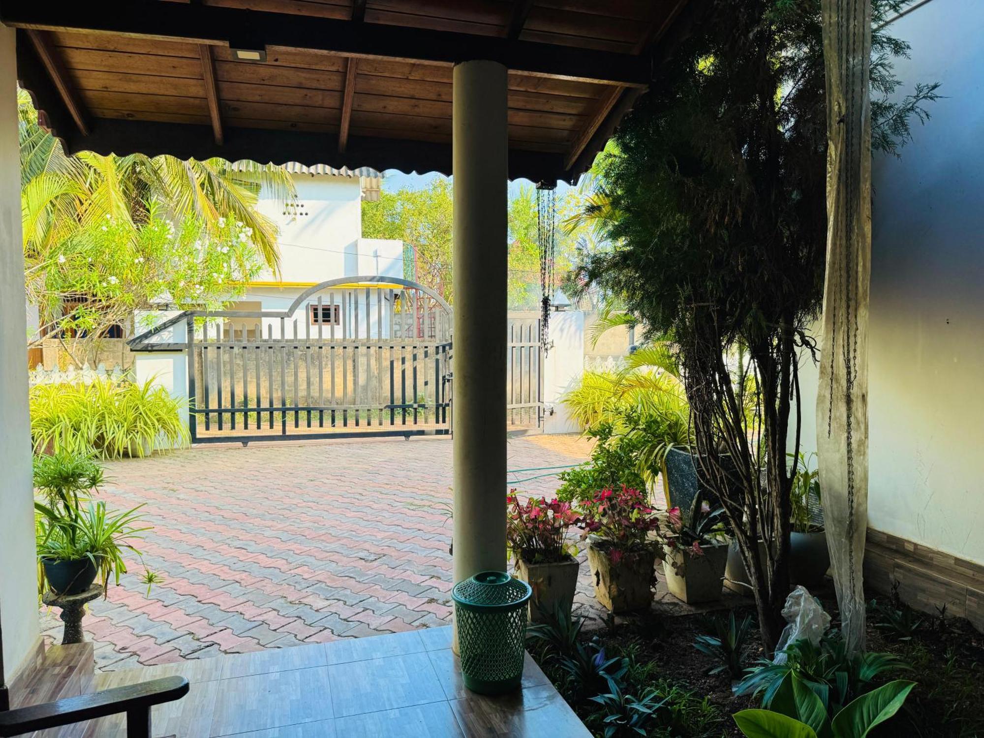 Aa Inn Trincomalee Exterior foto