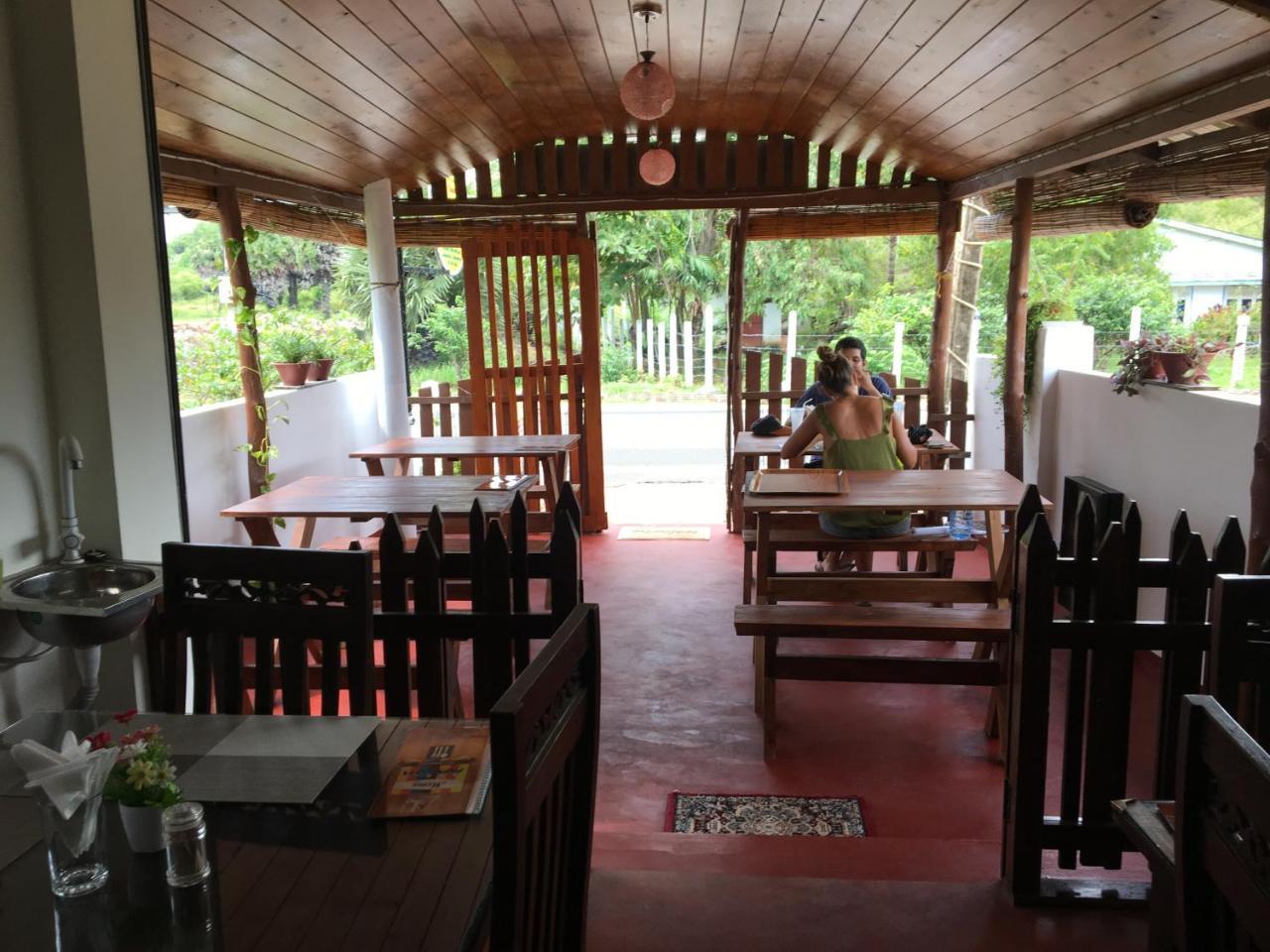 Aa Inn Trincomalee Exterior foto